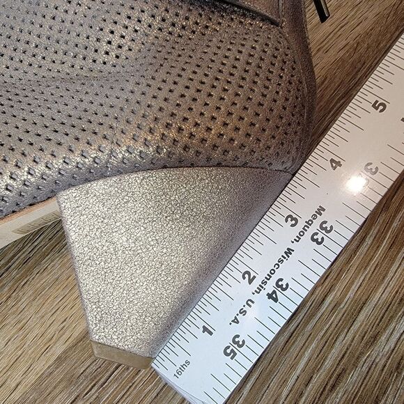 Pelle Moda Kori Perforated Wedge Heel Open Toe Brushed Metallic Bootie Size 7.5 - Picture 7 of 9
